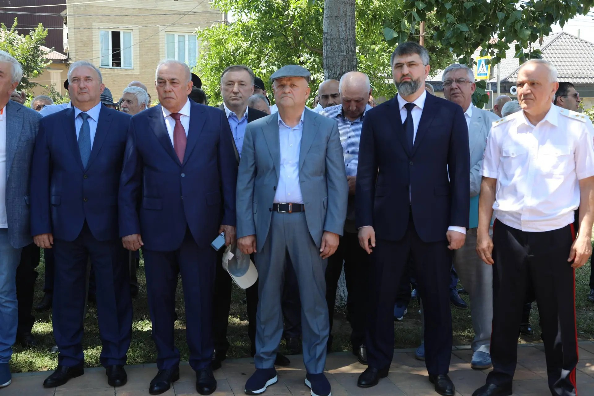 Магомед Рамазанов принял участие в открытии памятника Адильгерею Магомедтагирову в Махачкале